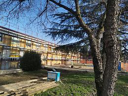 Amianto sotto il pavimento della scuola, i lavori avanti oltre Natale