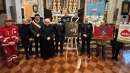 Sorpresa durante la messa: i carabinieri riconsegnano il quadro di Sant'Antonio rubato nel 1985