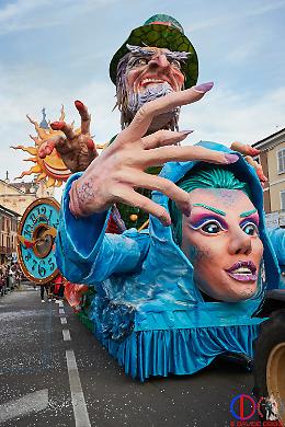 Sfilata dei carri sul "Corso mascherato"