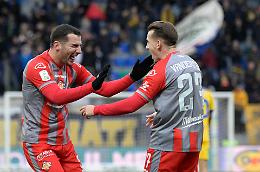 La Cremonese ci crede e De Luca firma il punto allo scadere. Contro il Modena finisce 2-2