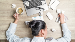 Gli stressati dal lavoro: sale il rischio burnout 