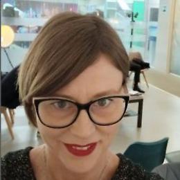 Incontro con Veronica Delcarro: Presentazione di Un'ora Lunga Trent'anni