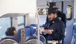 Sul treno minacce con il coltello