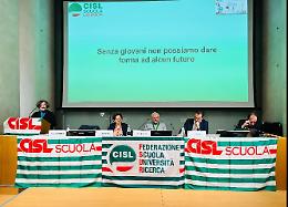 Scuola: «Stipendi indegni»