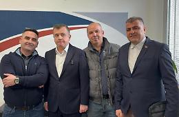 Il ministro albanese visita la carpenteria