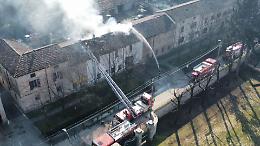 Tetto a fuoco in un ex cascinale, appartamento inagibile