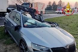 Scontro tra auto e camion in A21: due feriti, traffico in tilt