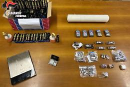 Droga e fuochi d'artificio illegali, 42enne arrestato