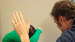 «Pugni e calci a mia madre? Mai, solo liti»