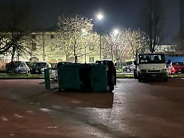 Auto ribaltata nel parcheggio dell'Arena Giardino