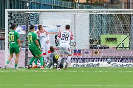 La Cremonese pesca il jolly con Johnsen: a Carrara finisce 2-2 una gara complicata