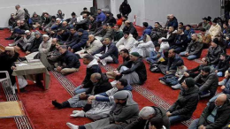 Ramadan, subito in 200 per ascoltare il Corano