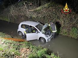Auto nel canale irriguo, feriti due cremaschi