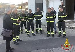 Il vescovo Gianotti in visita alla caserma dei vigili del fuoco: «Voi, esempio di dedizione e sacrificio»