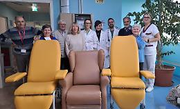 MEDeA  si prende cura dei pazienti oncologici: donate dieci poltrone