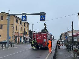 Riparato il segnale luminoso danneggiato dell’attraversamento pedonale