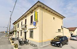 Locale razziato: rubati soldi e  sigarette 
