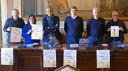 Listone in fiore: marea ‘green’ in piazza