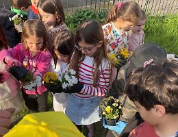 Pulizie primaverili: fiori al posto dei rifiuti