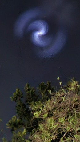  La spirale luminosa nel cielo: il fenomeno spiegato dagli esperti