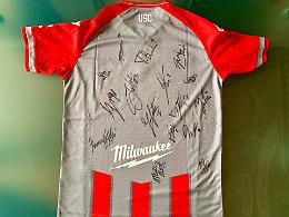 Una maglia della Cremonese per ricordare Vittorio Staccione a Mauthausen-Gusen