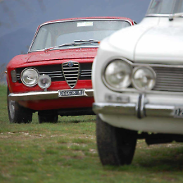 La collezione dell’Alfa Blue Team in piazza D'Armi