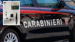 Notifica a sorpresa: i carabinieri bussano e scoprono droga in casa