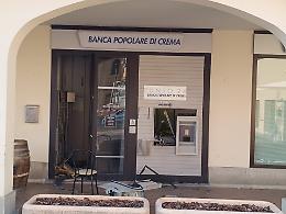 Fanno esplodere il bancomat, ‘colpo’ alla Bpm della piazza