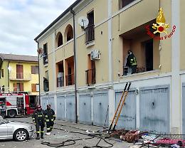 Scoppio all’alba in un condominio, un ferito grave