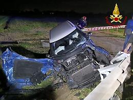 Auto ribaltata oltre il guardrail: spaventoso fuori strada a Monticelli