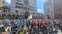 «Orgogliosamente antifascista»: la piazza applaude compatta le parole del presidente Mariani