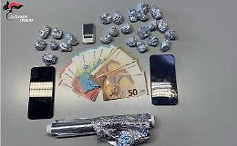 Droga nel marsupio, due arresti per spaccio