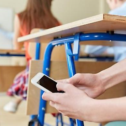 "Smetto quando voglio", incontro sulla dipendenza da smartphone