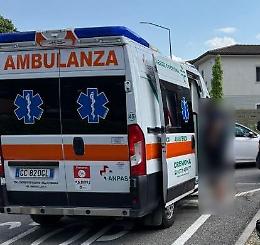 Preso a bastonate nel parco:  21enne finisce all’ospedale