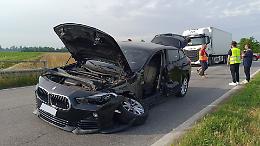 Scontro tra un'auto e un furgone: ferito un 81enne, traffico in tilt