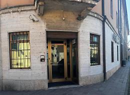 Addio banca, c’è il  market: la piazza cambia volto