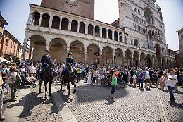 2 Giugno: volti e tricolore per la Festa della Repubblica in piazza