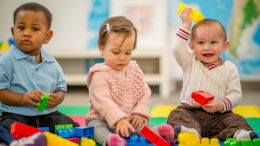 «Stasera si esce». E i figli... al centro civico