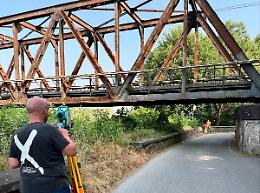 Ponte ferroviario riverniciato: sopralluogo