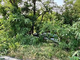 Un 92enne finisce fuori strada: è grave