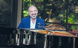 Bollani chiude Cremona Jazz: sul palco solo con il suo pianoforte