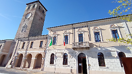 Cordoglio per Leonardo: bandiere a mezz’asta e silenzio