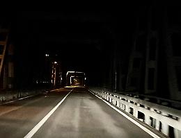 Ponte sul Po quasi al buio: un chilometro senza luci tra Cremona e Castelvetro