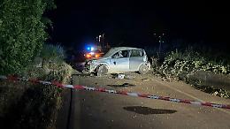 Fuori strada nella notte, 20enne in ospedale