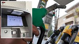 Microcamera al self-service del benzinaio, truffa sventata dai carabinieri