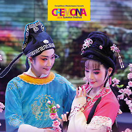 "Peach-Blossom Face" Opera Tradizionale Cinese