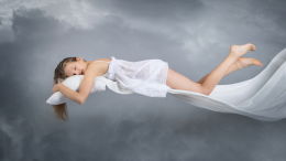 Come dormire meglio d’estate: consigli per superare le notti calde e riposare davvero