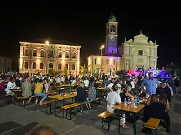Festa della birra, tra buon cibo e musica la piazza esplode di entusiasmo