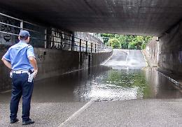 Violento acquazzone nel territorio, in città strade e sottopassi come piccoli fiumi