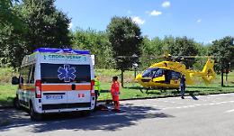 Anziano in bicicletta investito da un'auto, è grave